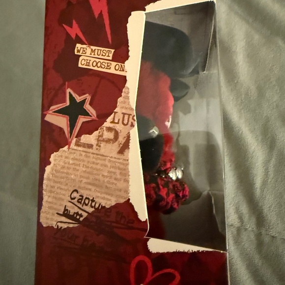 Authentic Popmart 6kHZ  Skullpanda UK exclusive.
Gorgeous - Picture 3 of 6